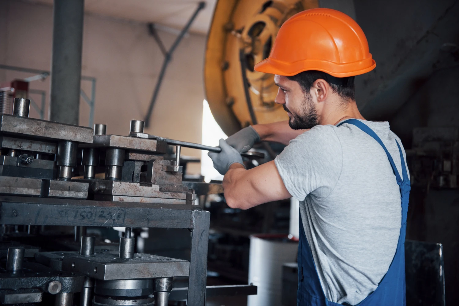 Instalación de equipos industriales como servicio especializado